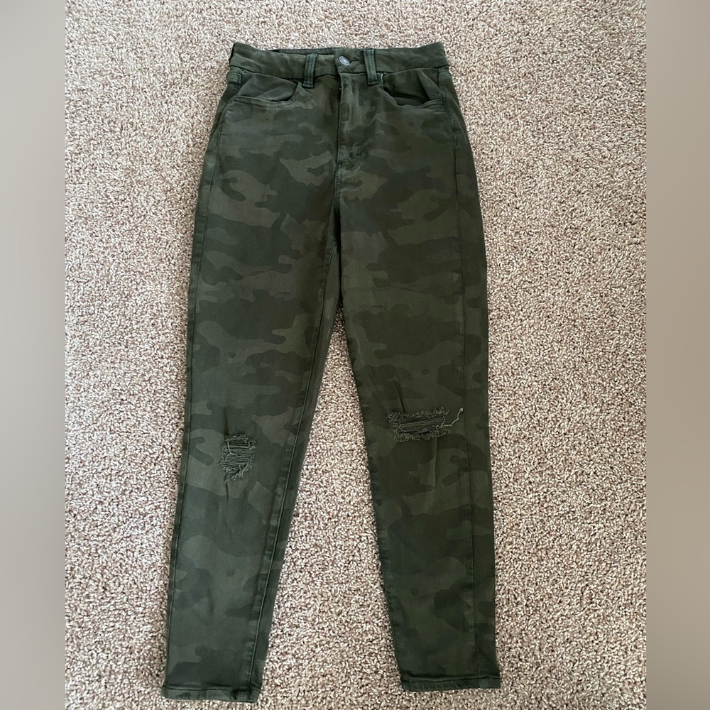 Women’s American eagle camo jeans size 6 x-short